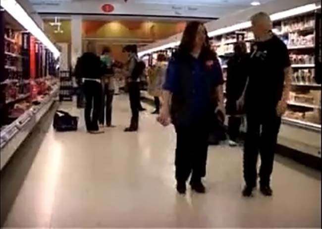 Flashmob tại siêu thị ở Manchester