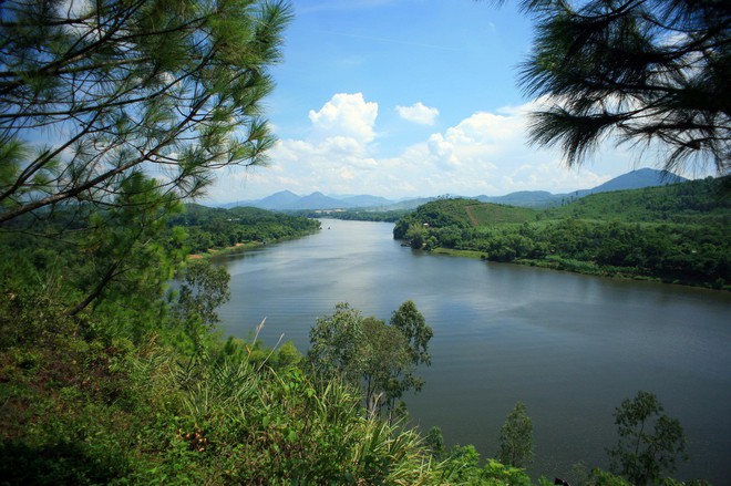 Cảm nhận vẻ đẹp của sông Hương ở thượng nguồn