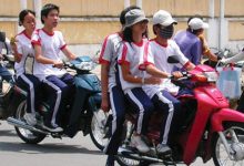 Theo quy định hiện hành người từ đủ 14 tuổi đến dưới 16 tuổi điều khiển xe mô tô xe gắn máy kể cả xe điện bị xử phạt như thế nào?