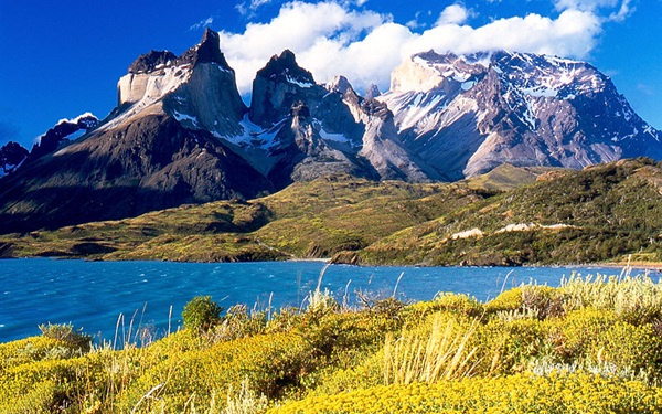 Andes còn được coi là dãy núi nguy hiểm nhất trái đất khi nó luôn chực trờ phun nham thạch bất cứ lúc nào