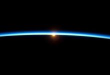 Ranh giới giữa bầu khí quyển của trái đất và không gian vũ trụ bên ngoài có tên gọi là Đường Karman