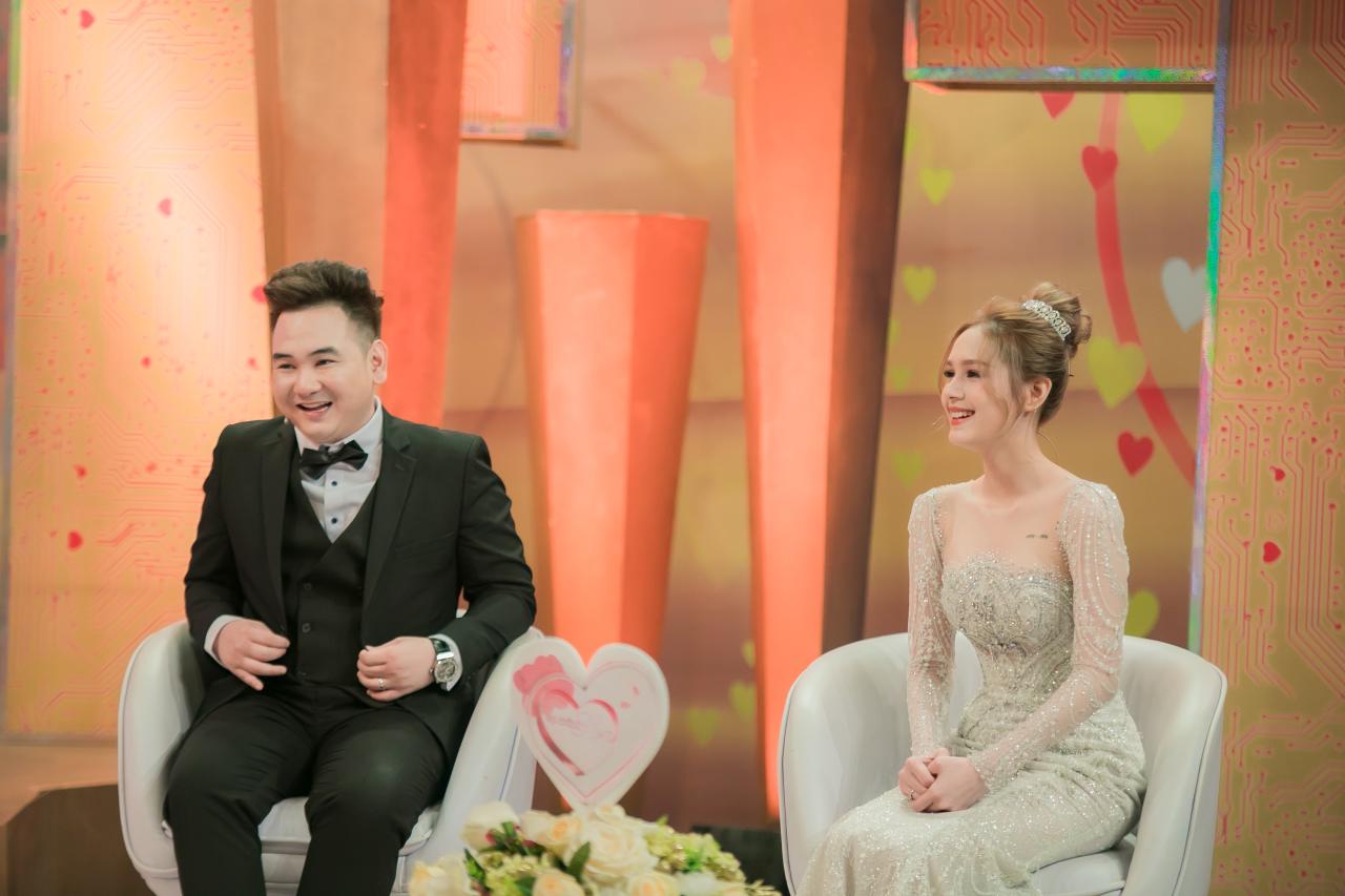 Streamer giàu nhất Việt Nam đám cưới với hot girl Xoài Non