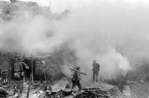 Giai đoạn 1965 – 1968, để cứu vãn nguy cơ sụp đổ của chế độ Sài Gòn, Mỹ đã triển khai chiến lược chiến tranh gì?