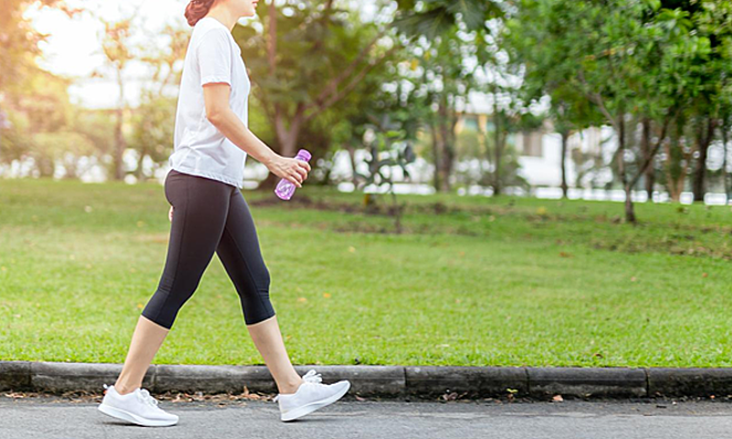 Viết một đoạn văn ngắn về lợi ích của đi bộ đối với sức khỏe
